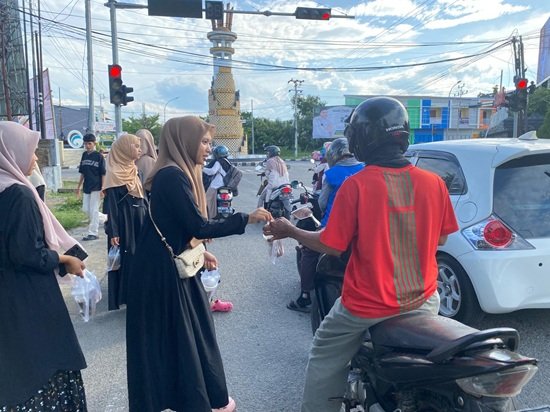 Hangatkan Ramadhan, Rohis MAN 2 Sinjai Tebar Berkah untuk Sesama