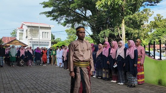 Hardiknas 2026: Strategi MAN 2 Sinjai Tanamkan Jati Diri Bangsa Lewat Harmoni Budaya.