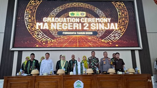 Raih Predikat Terbaik, Rektor UIAD Sinjai Janji Beasiswa