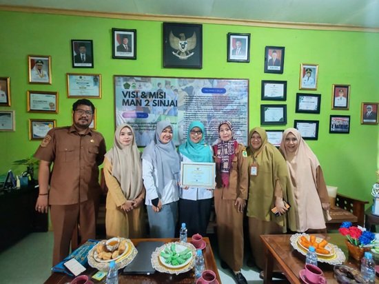 MAN 2 Sinjai Terima Piagam Penghargaan Adiwiyata Provinsi dari DLHK Kab. Sinjai